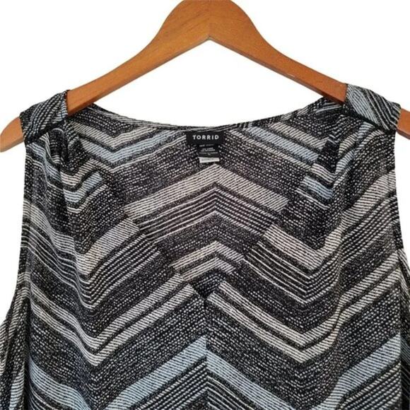 Torrid Sleeveless Blouse Chevron Printed Womens Size L Black White V Neck - Picture 2 of 10
